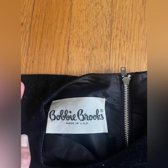 60s Vintage Bobby Brooks Black Velvet Shift Dress - Picture 8 of 9